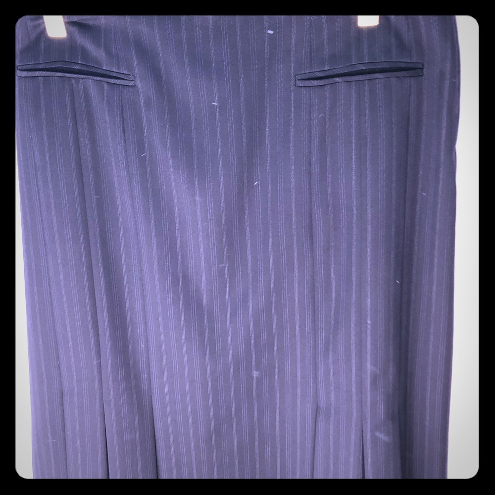 Brooks Brother navy pinstripe skirt. size 8P